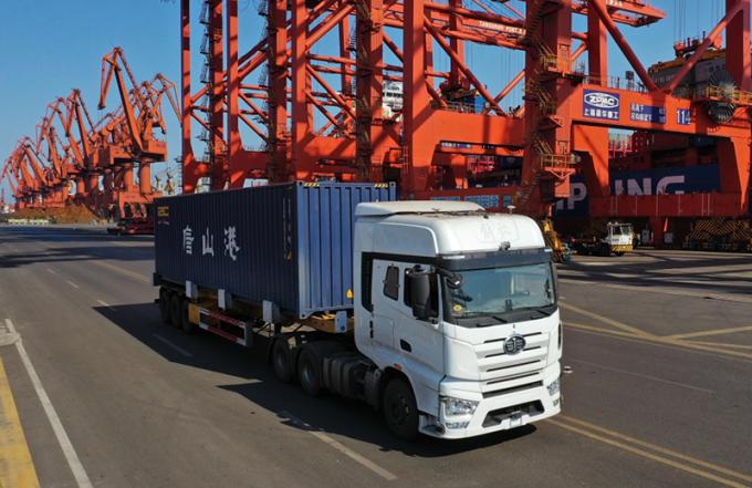 中国政府网 de _de 图片新闻 de _de 无人驾驶集装箱卡车亮相唐山港