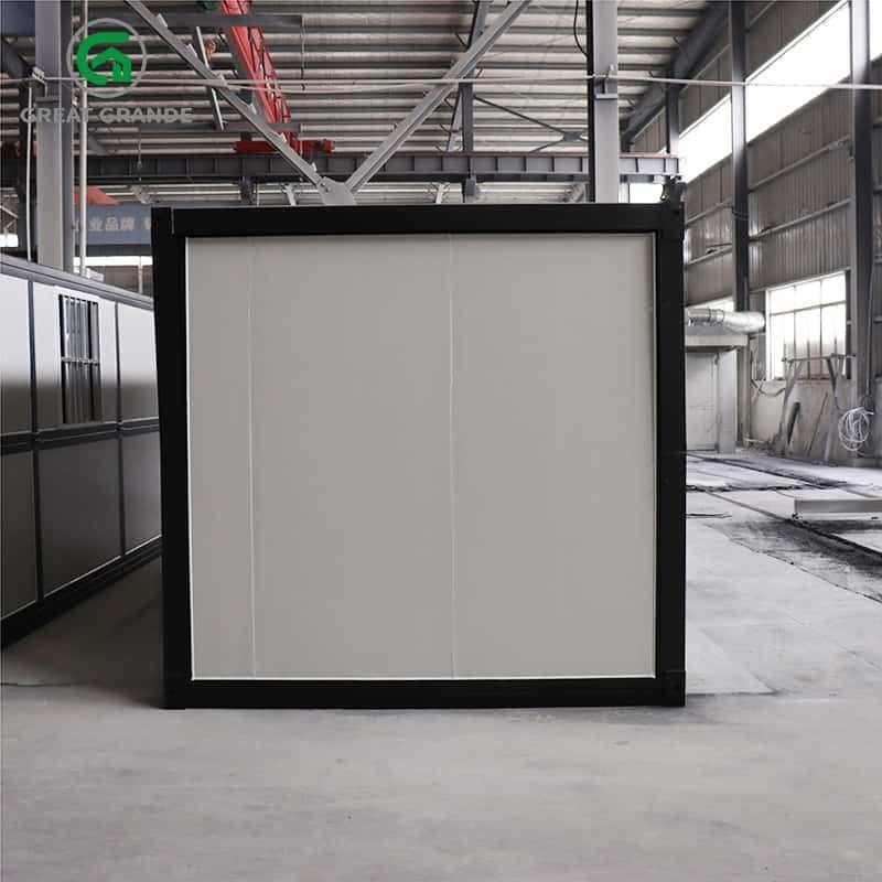 Chambres préfabriquées pliantes à cadre noir portes latérales avec trois fenêtres