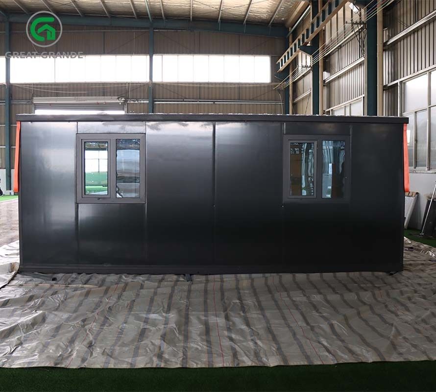 Container élargi de 20 pieds Conception de maison cadre noir panneau mural noir EPS Porte en verre trempé
